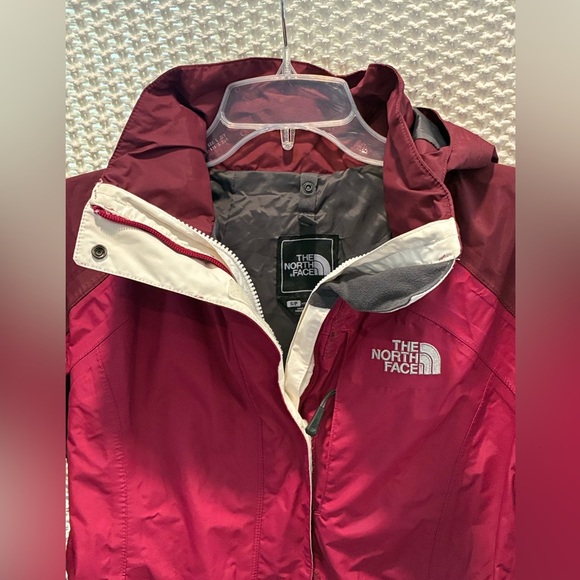 North Face Women’s Pink/Cranberry Hooded HyVent Winter Ski Jacket; Size S/P - Picture 9 of 14